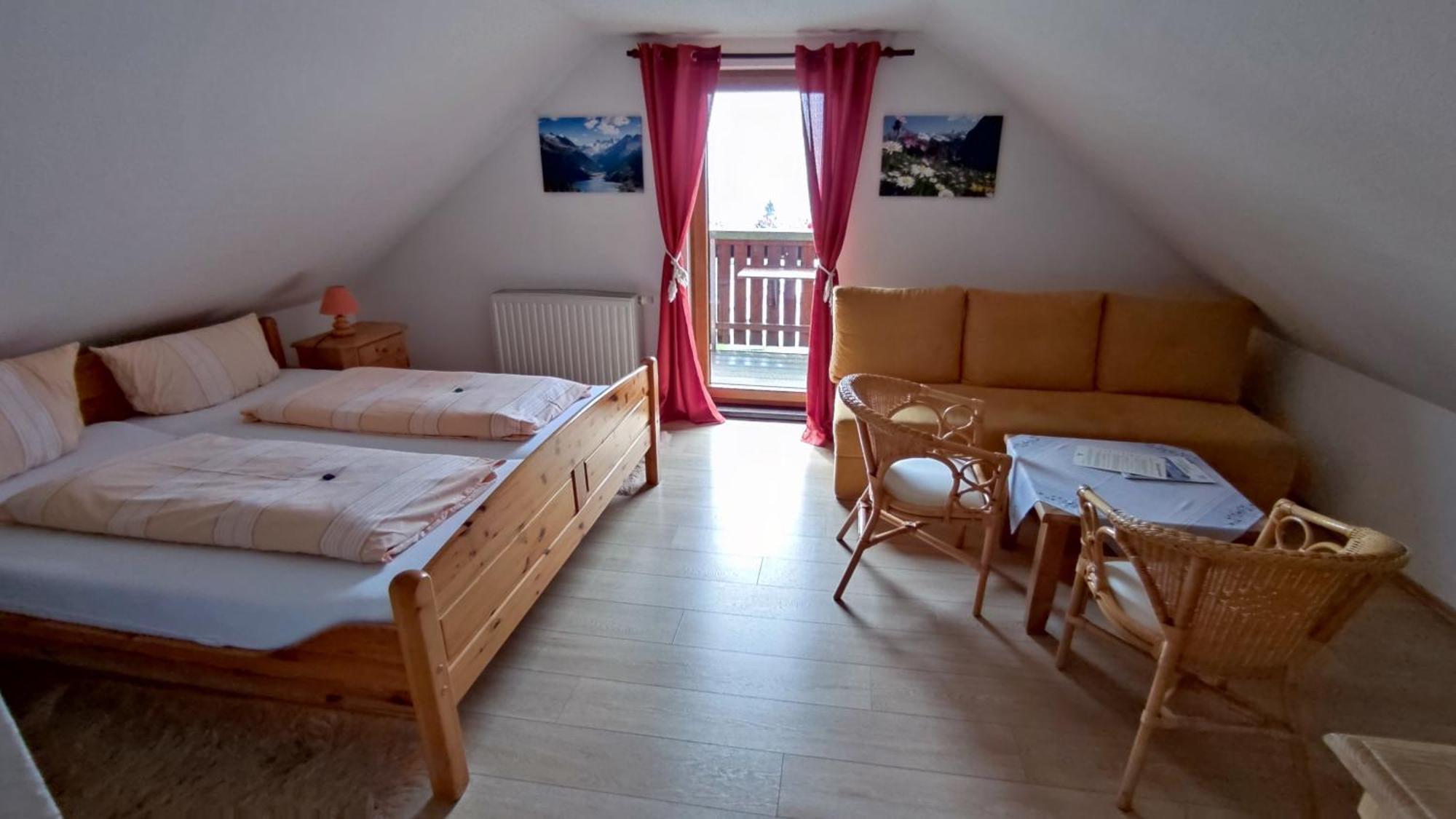 Berggasthaus & Pension Schoene Aussicht Klingenthal Eksteriør bilde