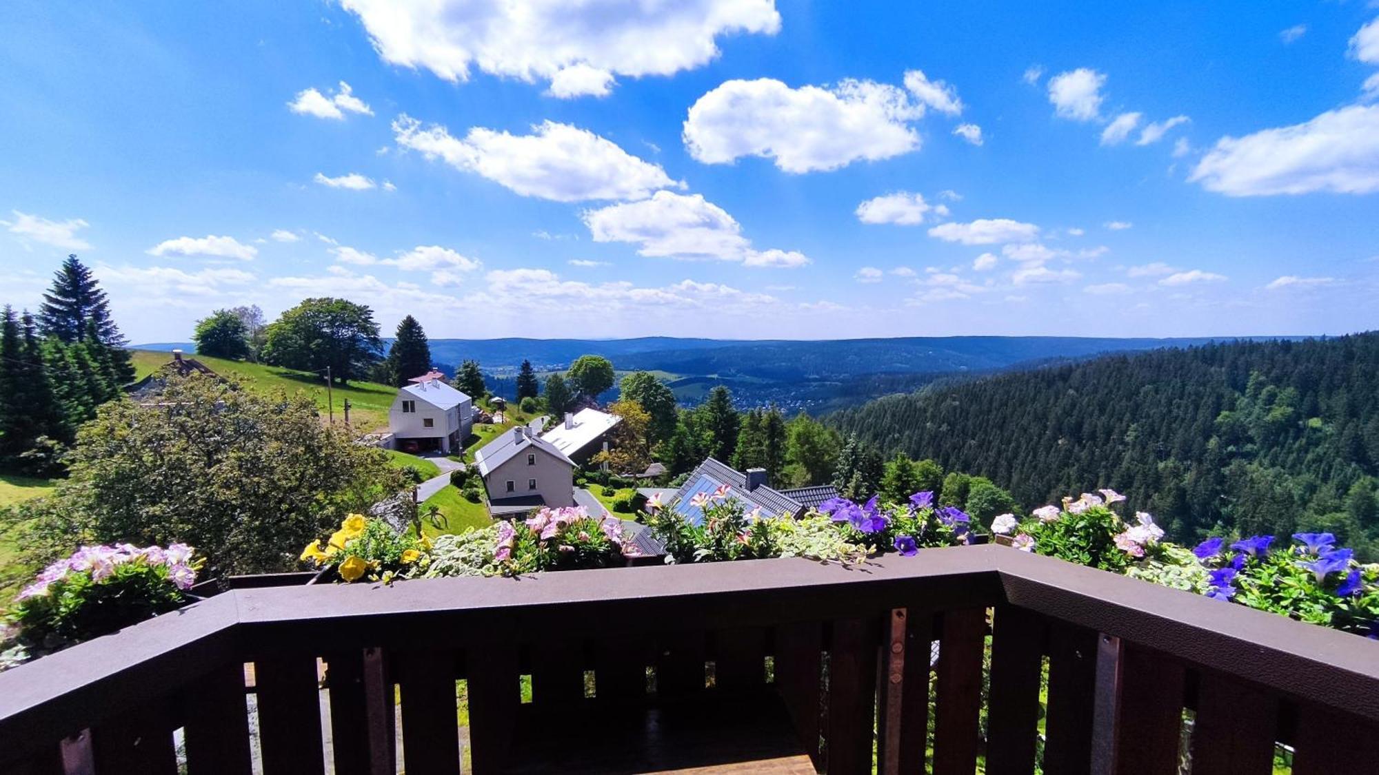 Berggasthaus & Pension Schoene Aussicht Klingenthal Eksteriør bilde